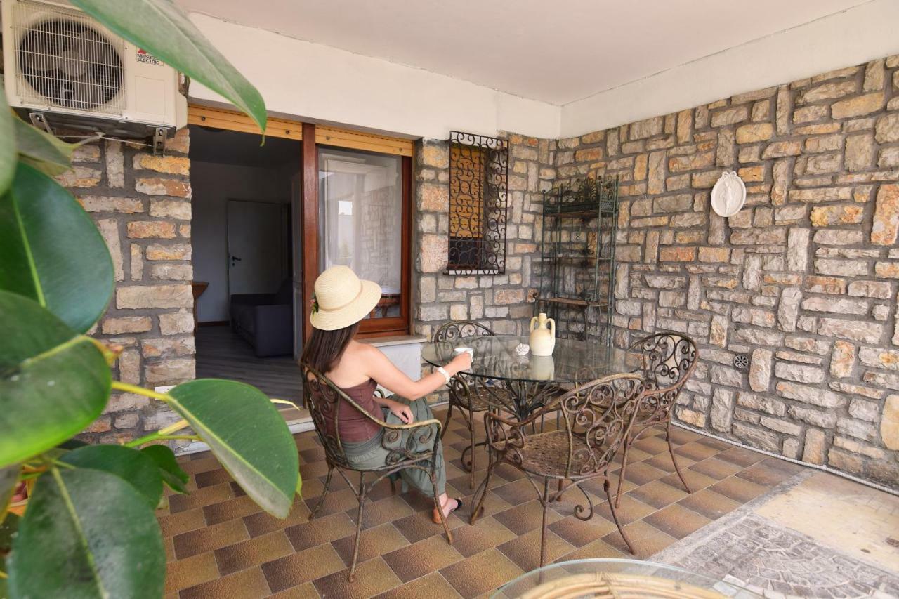 Un Ospite A Fontania Bed and Breakfast Gaeta Exteriör bild