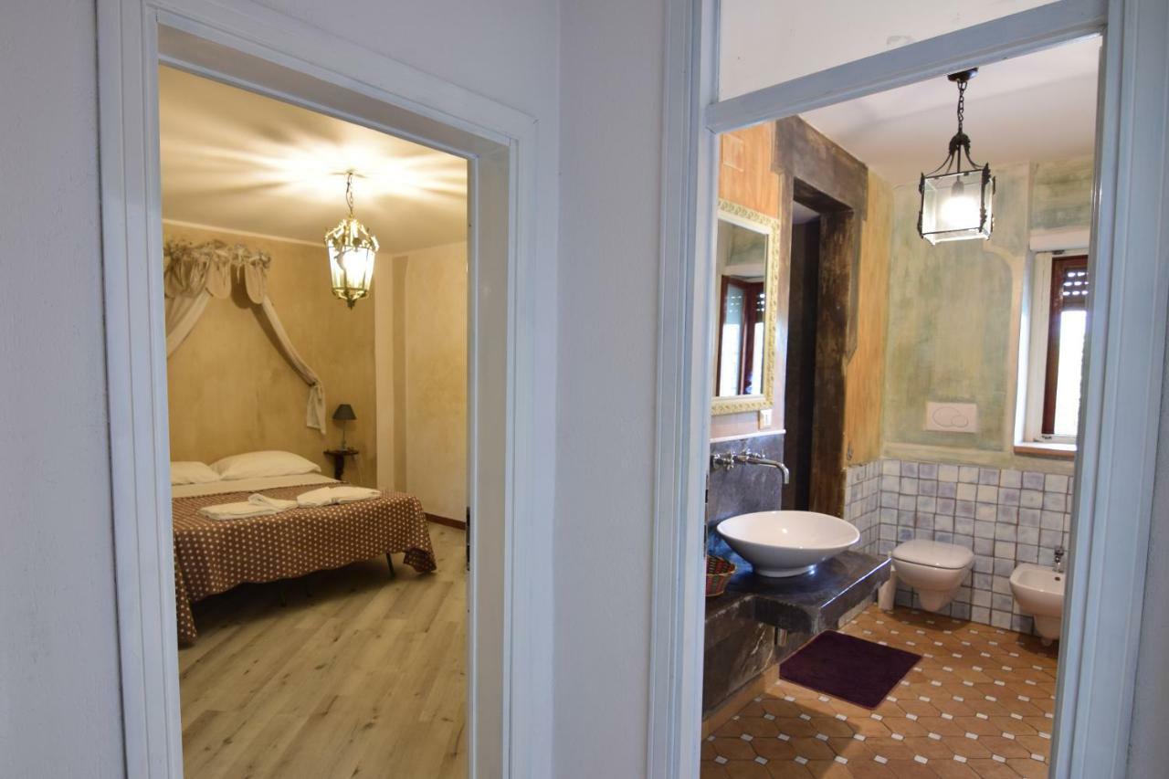 Un Ospite A Fontania Bed and Breakfast Gaeta Exteriör bild