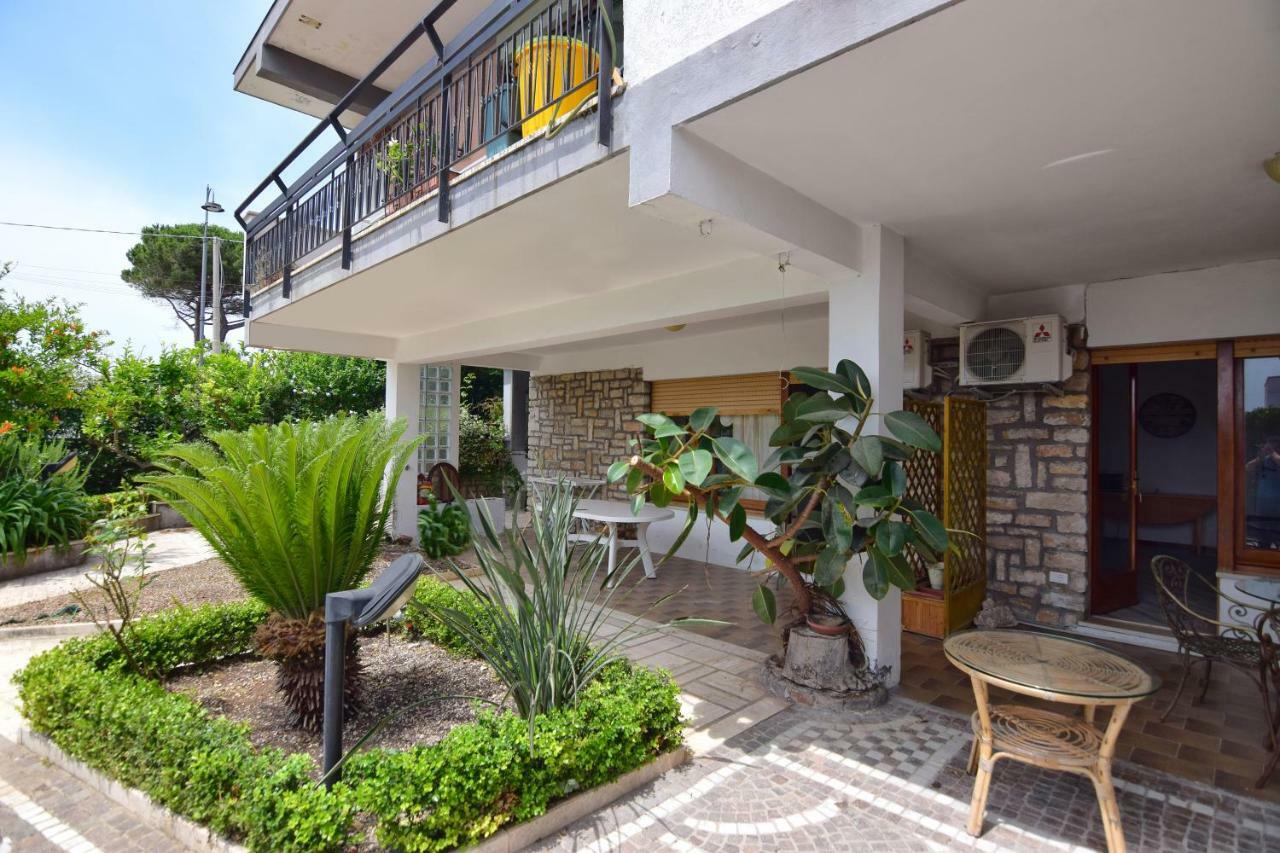 Un Ospite A Fontania Bed and Breakfast Gaeta Exteriör bild