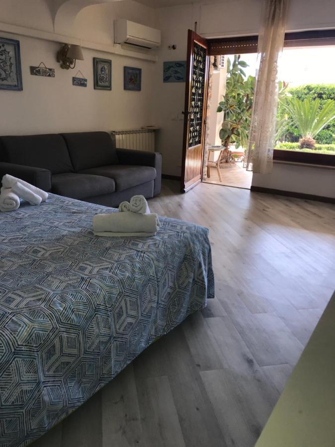 Un Ospite A Fontania Bed and Breakfast Gaeta Exteriör bild
